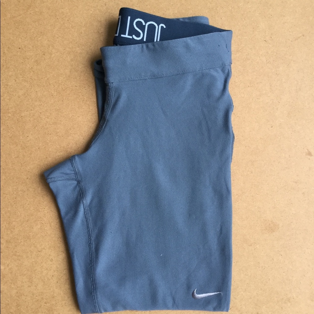Nike workout leggings Capri XS Dry fit
